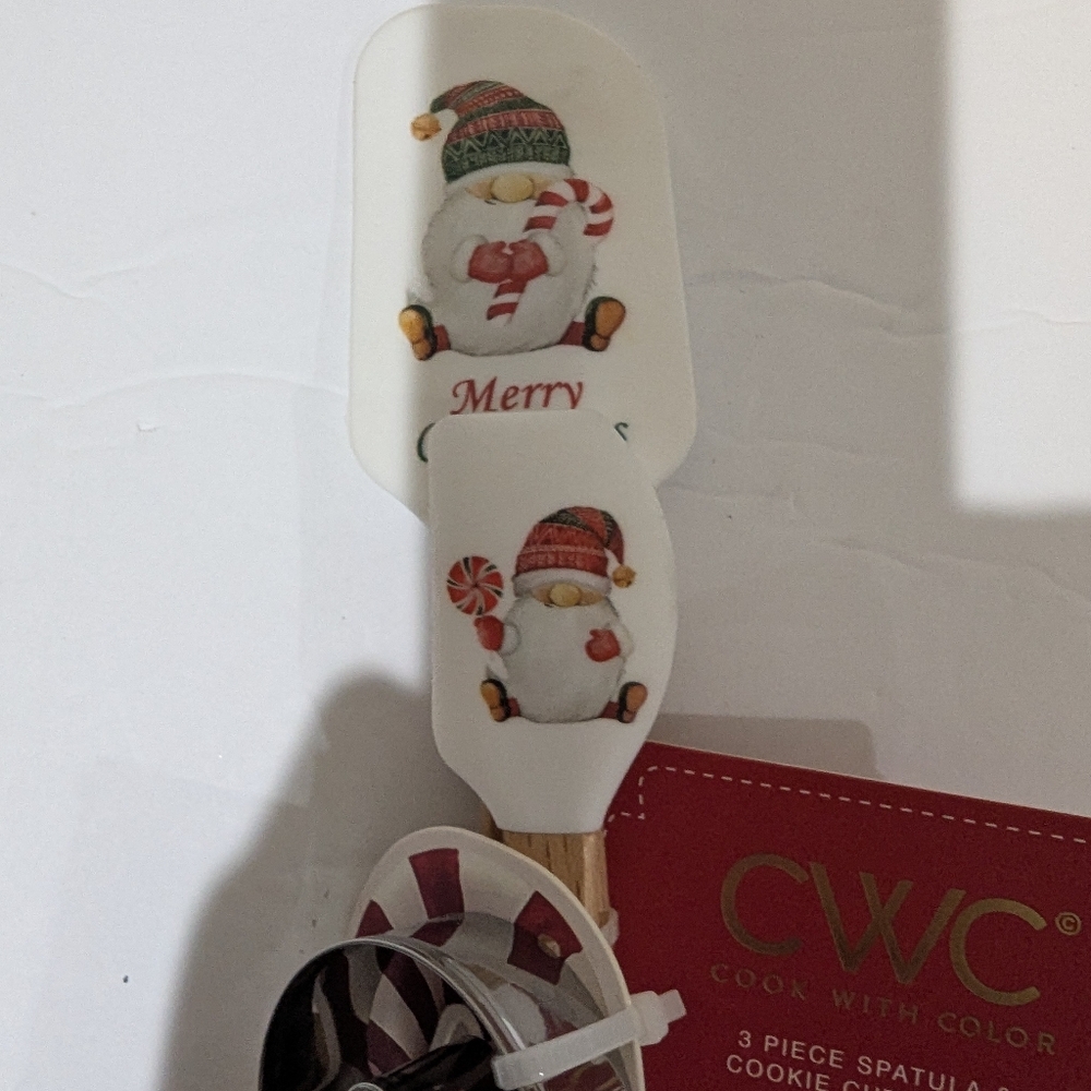 NEW 3 PC CWC Holiday Spatula and Cookie Cutter Set - Picture 3 of 6